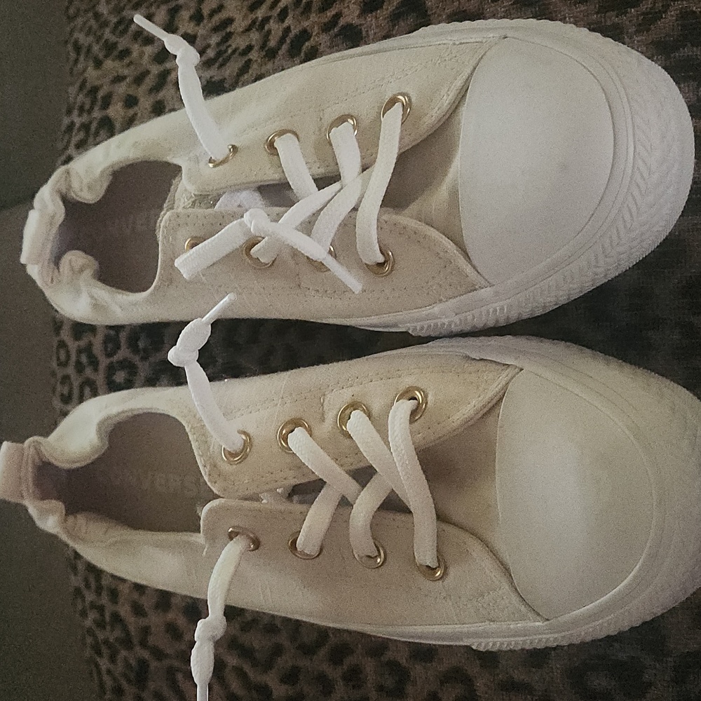 Converse tennis shoe
